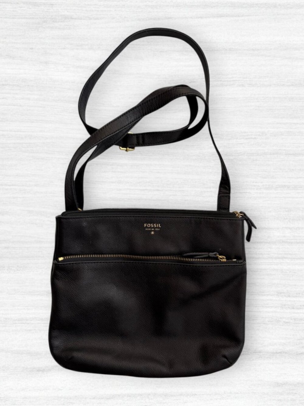 Fossil Black Pebbled Leather Crossbody Bag Gold Tone Zip Pocket Adjustable Strap